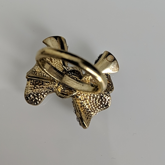 Crystal embedded bow plated gold ring - Picture 4 of 4